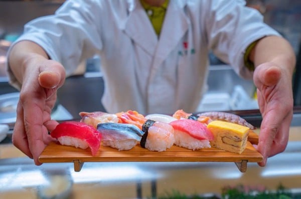 tu-giup-bao-quan-sushi-tuoi-ngon-lau-khong-bi-kho