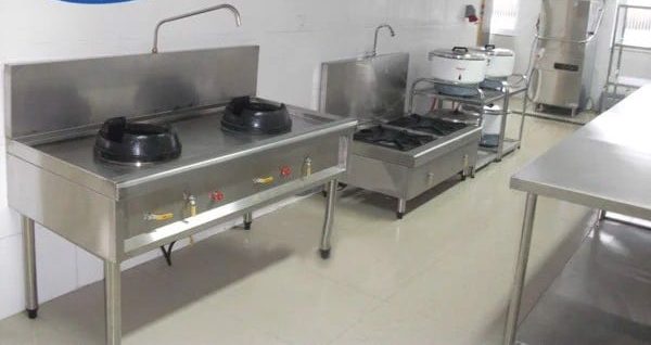 Hình ảnh bếp á đôi kiềng bánh ú được setup trong nhà hàng trường học, bếp ăn tập thể